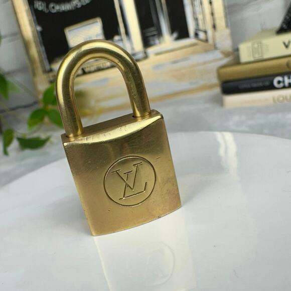 Louis Vuitton Vintage Lock #203 - Picture 1 of 4